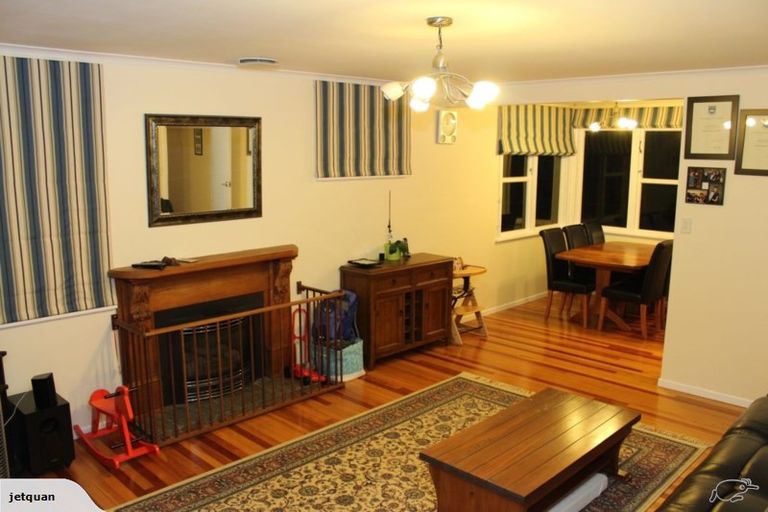 Photo of property in 6 Warren Street, Paparangi, Wellington, 6037