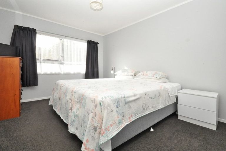 Photo of property in 19 Mckinley Road, Sunnyvale, Auckland, 0612