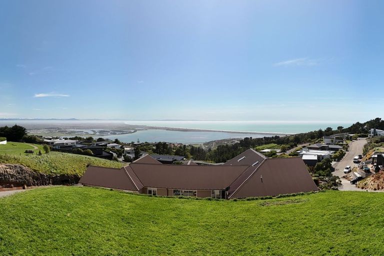 Photo of property in 4 Bluewater View, Mount Pleasant, Christchurch, 8081