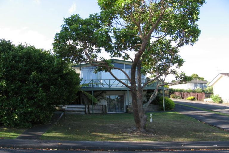 Photo of property in 61 Lantana Road, Green Bay, Auckland, 0604