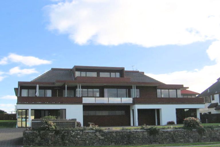 Photo of property in 76 Marine Parade, Mount Maunganui, 3116