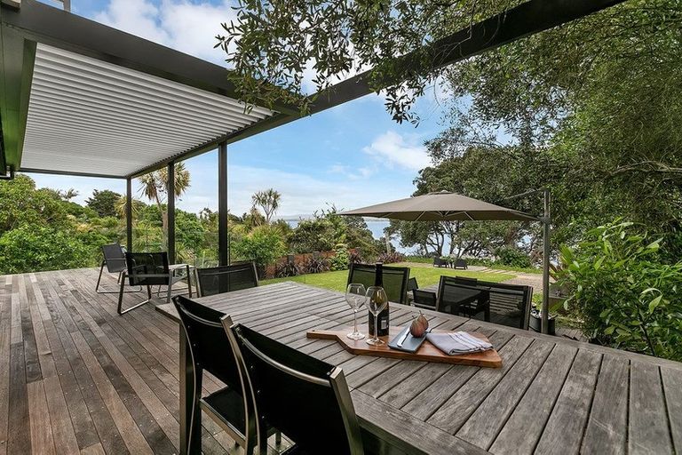 Photo of property in 28 Valhalla Drive, Beach Haven, Auckland, 0626