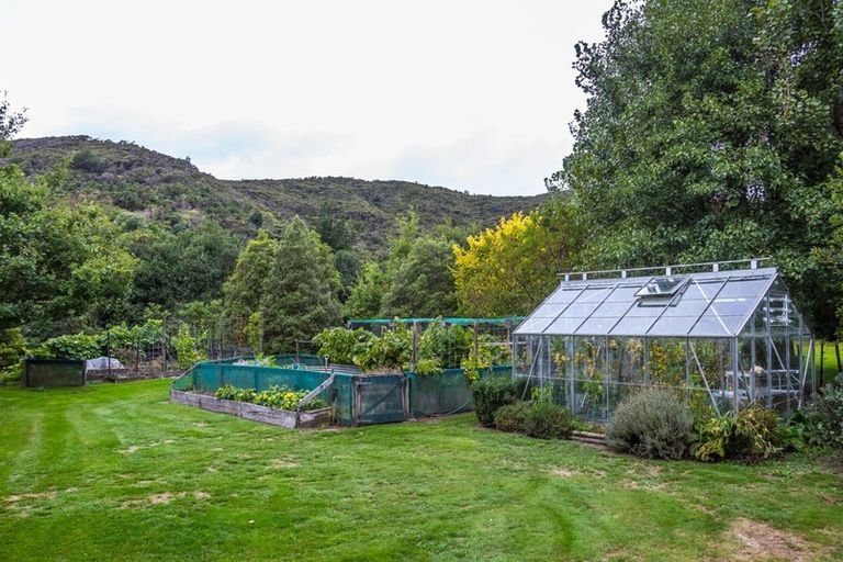 Photo of property in 1789 State Highway 2, Kaitoke, Upper Hutt, 5018