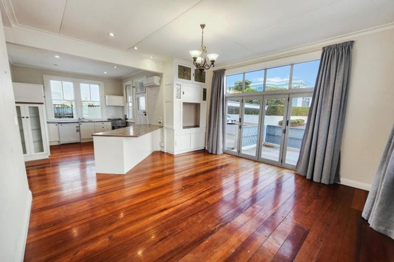 Photo of property in 16 Lighthouse Road, Bluff Hill, Napier, 4110
