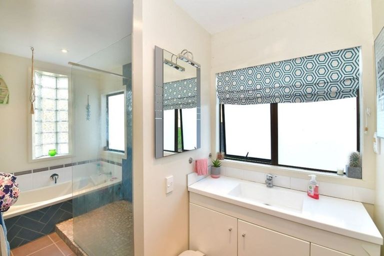 Photo of property in 22 Delshaw Avenue, Stanmore Bay, Whangaparaoa, 0932