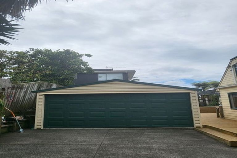 Photo of property in 1/6 Carlisle Road, Browns Bay, Auckland, 0630