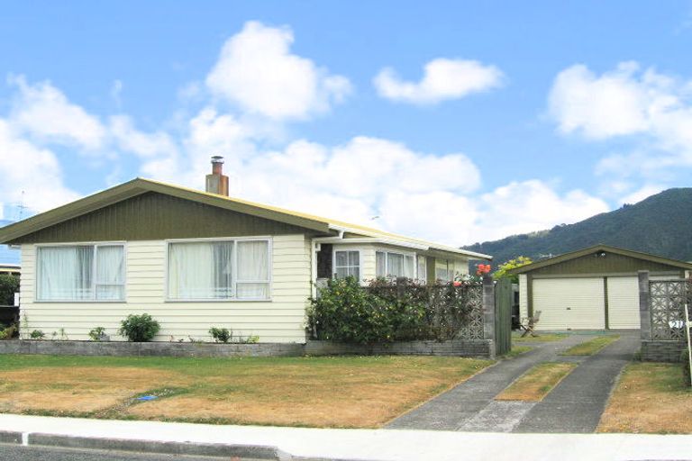 Photo of property in 21 Shanly Street, Brown Owl, Upper Hutt, 5018