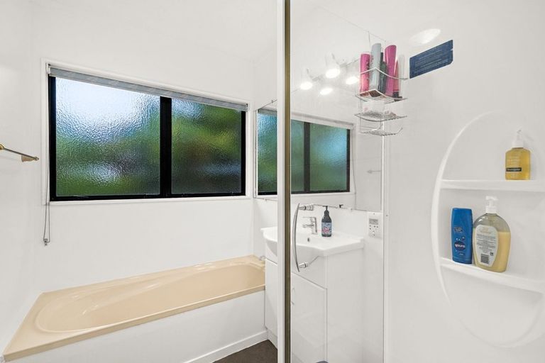 Photo of property in 24 Kenneth Hopper Place, Manly, Whangaparaoa, 0930