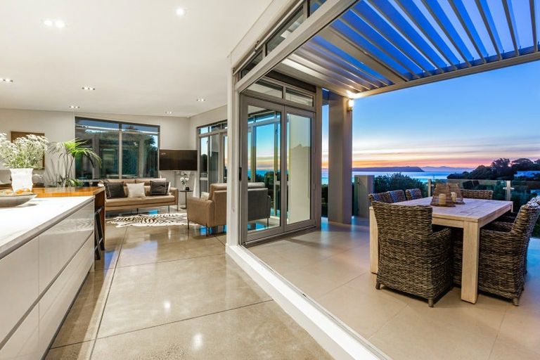 Photo of property in 32 Roys Road, Plimmerton, Porirua, 5026