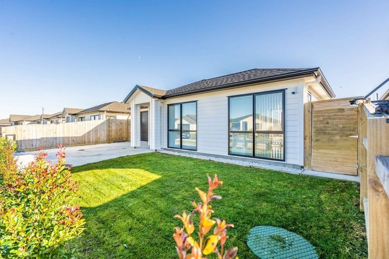Photo of property in 11 Silver Beech Street, Takanini, 2110
