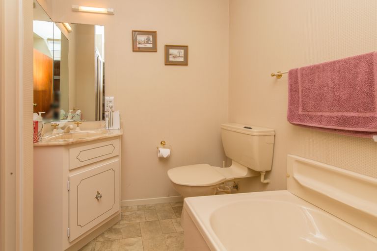 Photo of property in 2 Kent Lodge Avenue, Avonhead, Christchurch, 8042