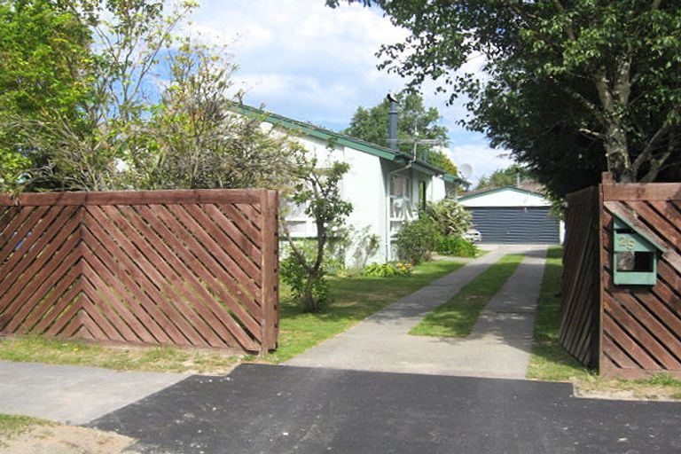 Photo of property in 25 Saunders Place, Redwood, Christchurch, 8051