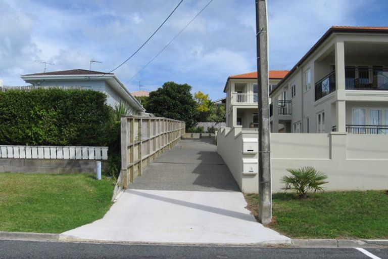 Photo of property in 11a Beechwood Road, Rothesay Bay, Auckland, 0630