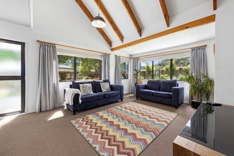 Photo of property in 14 Donegal Grove, Birchville, Upper Hutt, 5018