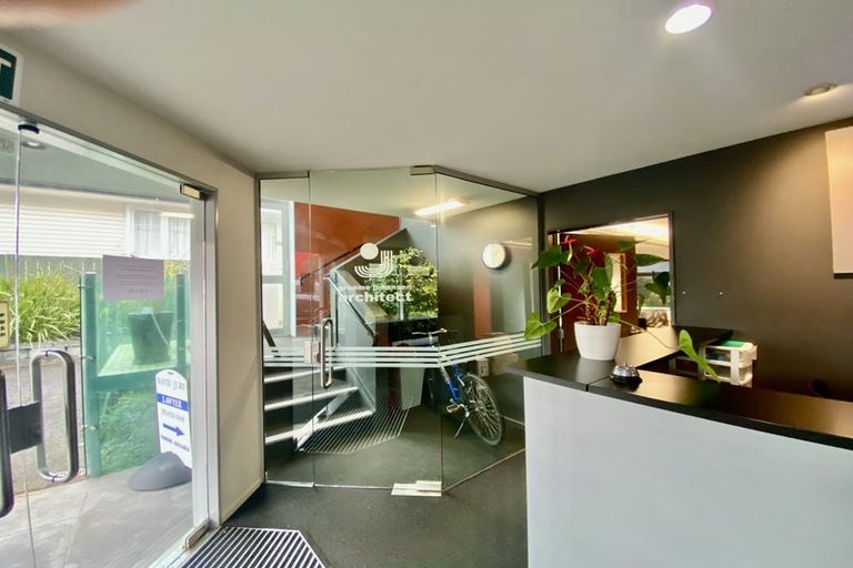 Photo of property in 1/108 Lincoln Road, Henderson, Auckland, 0610