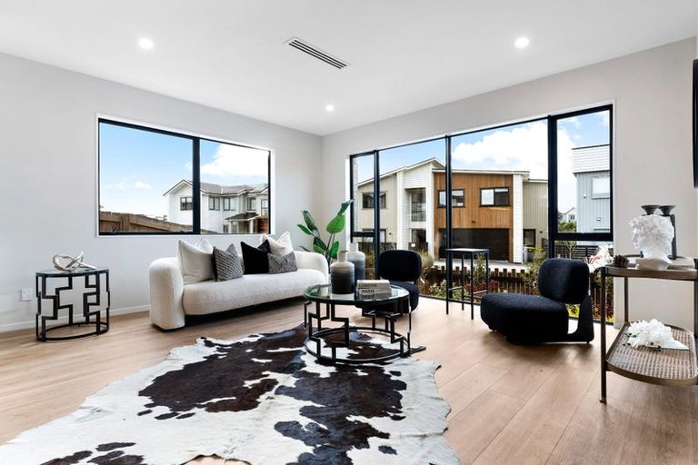 Photo of property in 6 La Bella Road, Hobsonville, Auckland, 0616