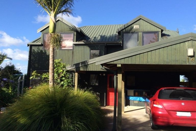 Photo of property in 14 Range Road, Swanson, Auckland, 0816