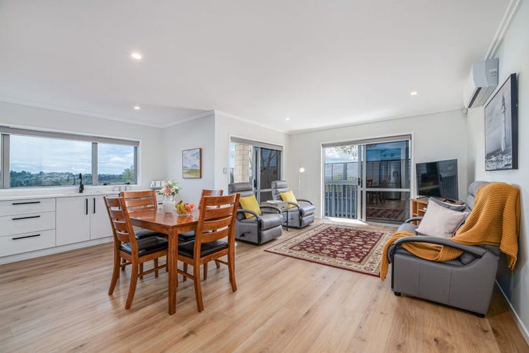 Photo of property in 16a Pine Avenue, Henderson, Auckland, 0612