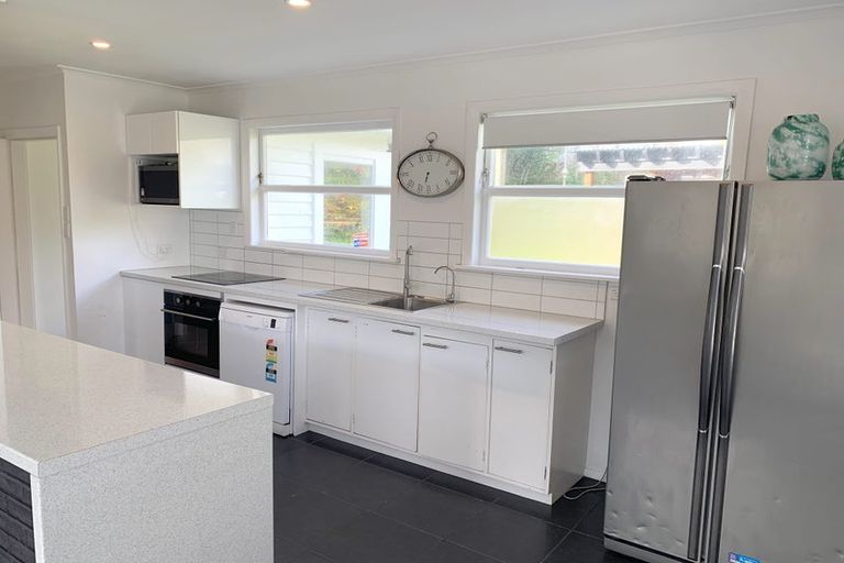 Photo of property in 34 Ranui Terrace, Tawa, Wellington, 5028