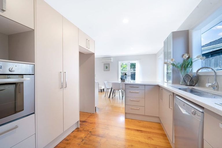 Photo of property in 68 Seabrook Avenue, New Lynn, Auckland, 0600
