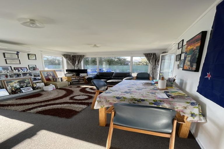 Photo of property in 4 Huia Place, Levin, 5510