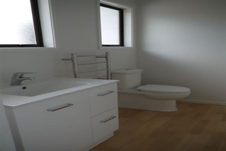 Photo of property in 33b Edgewater Parade, Waiuku, 2123