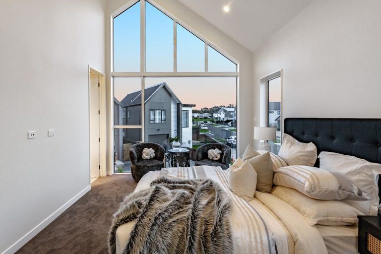 Photo of property in 6 Cara Avenue, Kumeu, 0810
