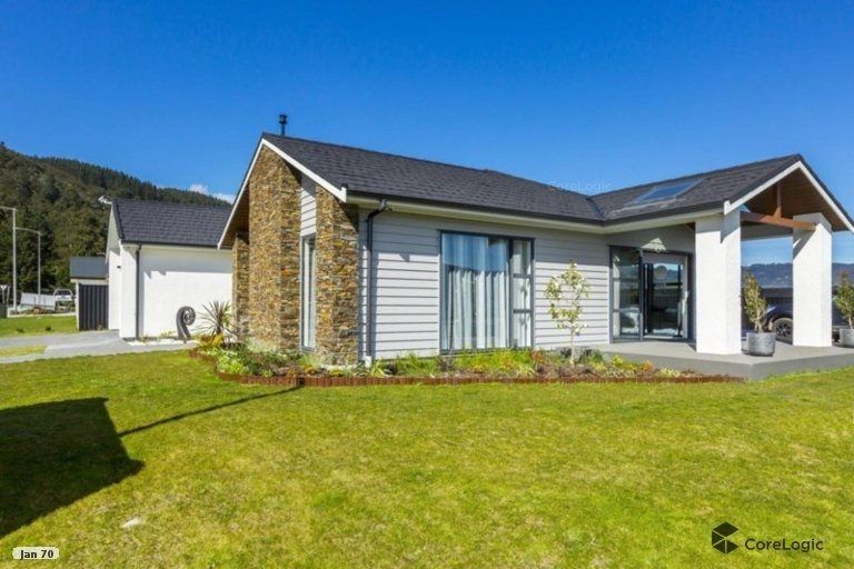 Photo of property in 7 Hopkirk Avenue, Wallaceville, Upper Hutt, 5018