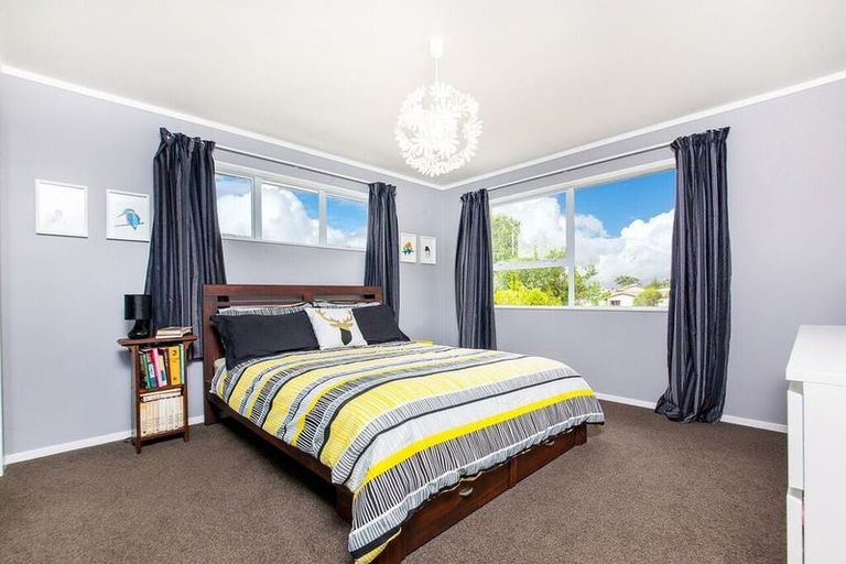 Photo of property in 1/41 Elizabeth Drive, West Harbour, Auckland, 0618