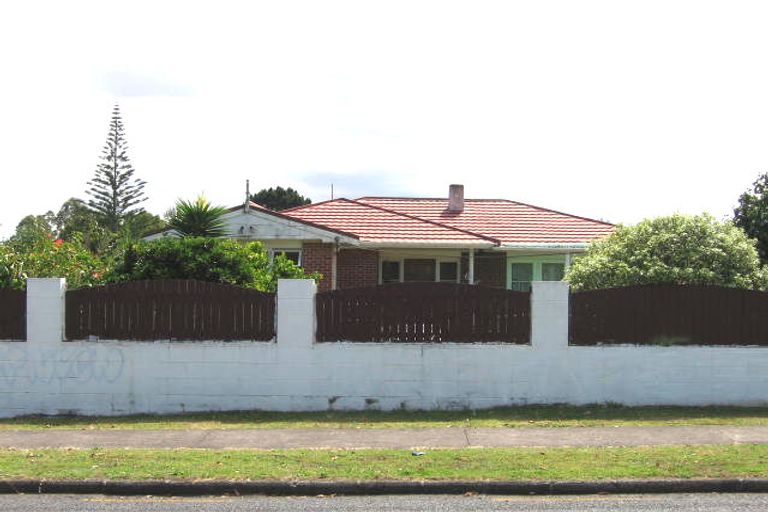 Photo of property in 1/135 Hutchinson Avenue, New Lynn, Auckland, 0600
