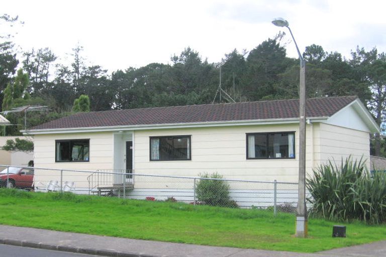 Photo of property in 23 Aldern Road, Massey, Auckland, 0614