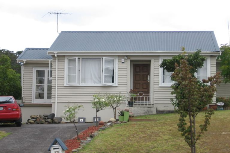 Photo of property in 109 Beach Haven Road, Beach Haven, Auckland, 0626