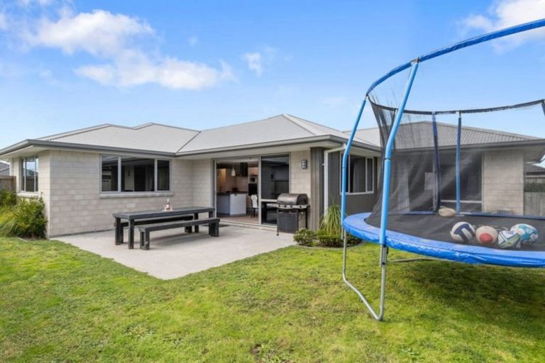 Photo of property in 18 Raiha Street, Papamoa Beach, Papamoa, 3118