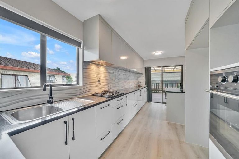 Photo of property in 2/24 Norrie Smith Avenue, Flat Bush, Auckland, 2023