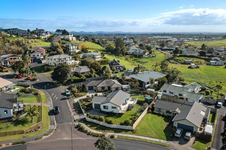 Photo of property in 2 Kassa Rise, Helensville, 0800