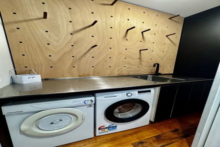 Photo of property in 16 Burnham Street, Seatoun, Wellington, 6022