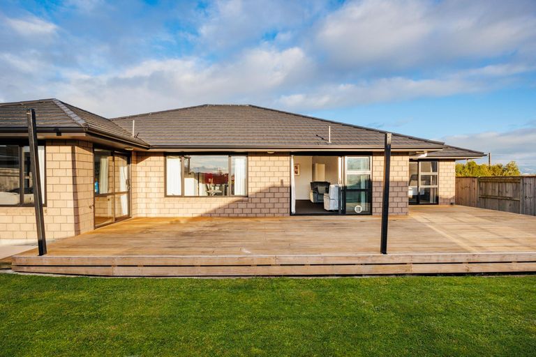 Photo of property in 79 Balrickard Way, Milson, Palmerston North, 4414