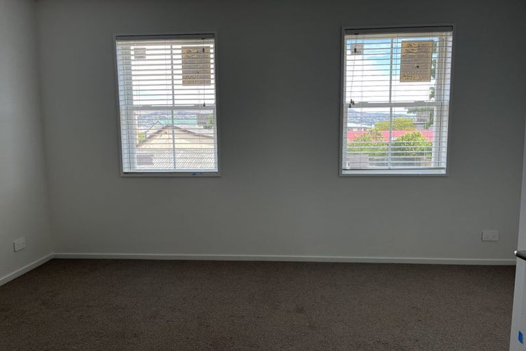 Photo of property in 2/30 Hargest Crescent, Sydenham, Christchurch, 8023