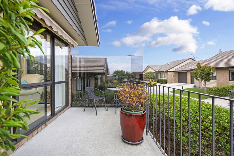 Photo of property in 50 Royalle Mews, Botany Downs, Auckland, 2010