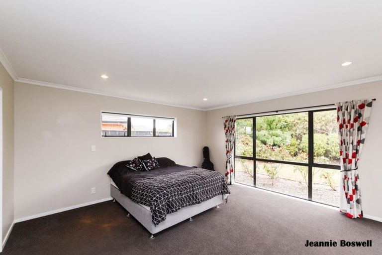 Photo of property in 40 Tennyson Avenue, Kelvin Grove, Palmerston North, 4414