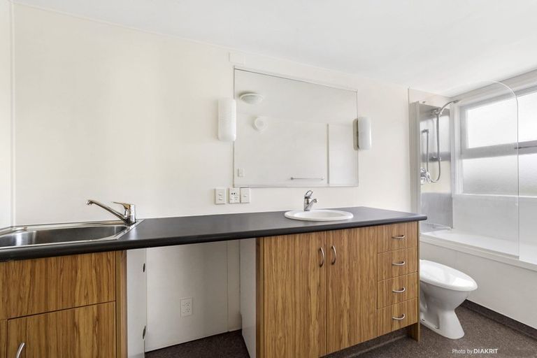 Photo of property in 4/24 Patanga Crescent, Thorndon, Wellington, 6011