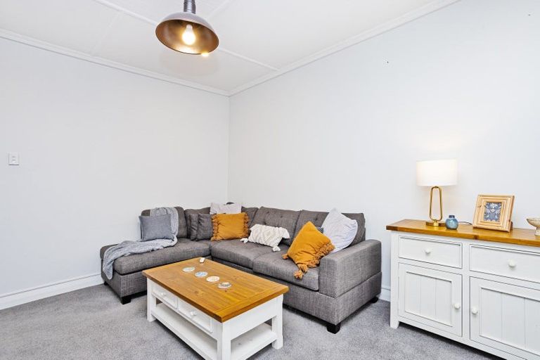 Photo of property in 139 Newcastle Street, Windsor, Invercargill, 9810