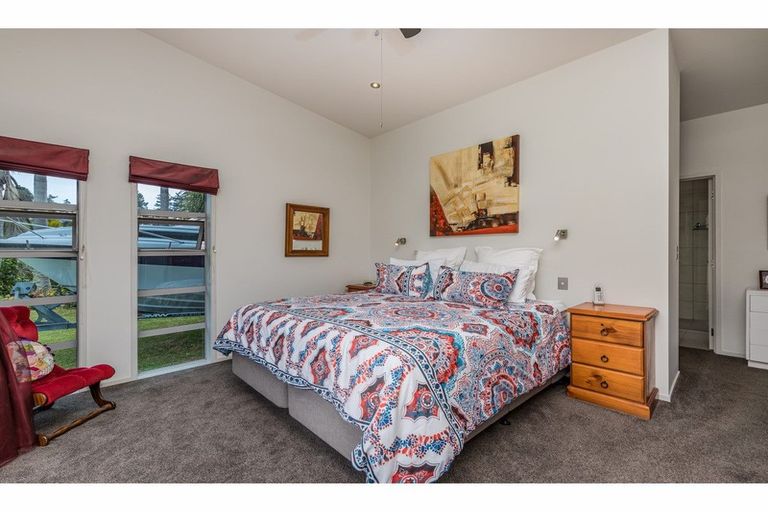 Photo of property in 1 Kotare Heights, Kerikeri, 0230