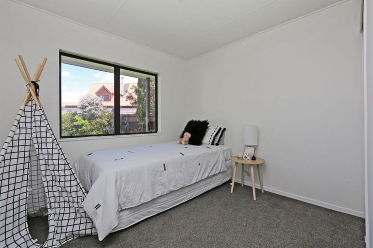 Photo of property in 24 Whiting Crescent, Greenmeadows, Napier, 4112