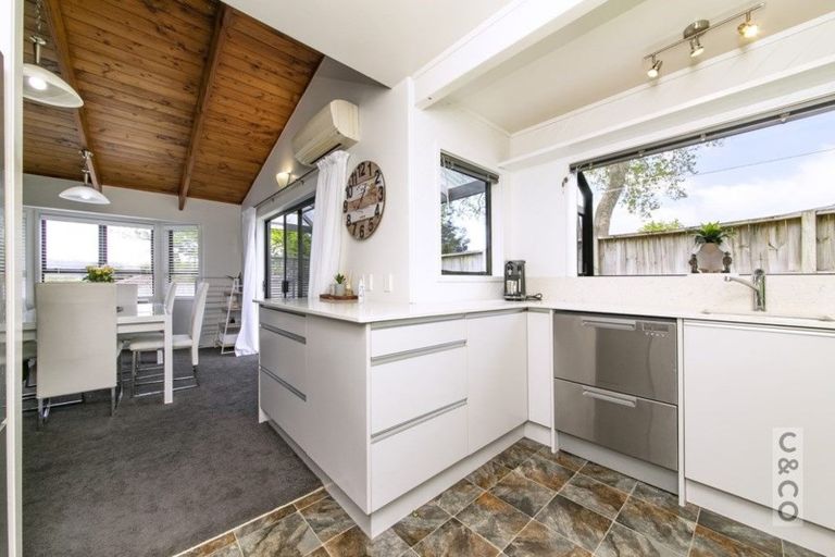 Photo of property in 6 Trigg Road, Huapai, Kumeu, 0810