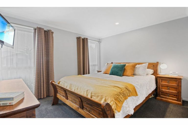 Photo of property in 16 George West Square West, Wigram, Christchurch, 8025