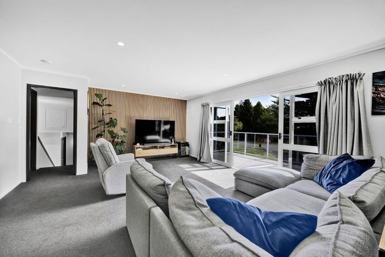 Photo of property in 21 Tainui Terrace, Inglewood, 4330