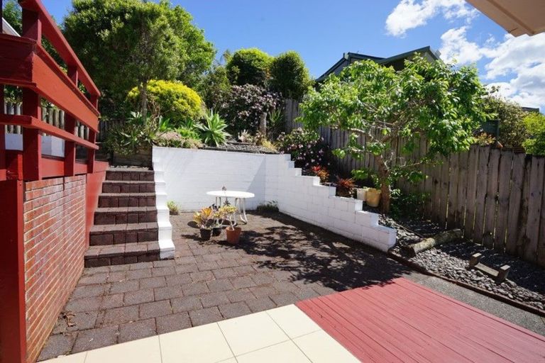 Photo of property in 18 Makepiece Place, Chatswood, Auckland, 0626