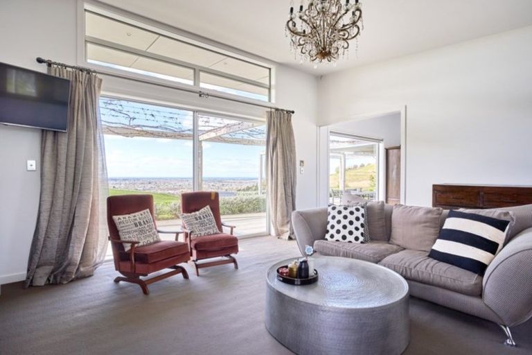 Photo of property in 6 Te Roera Drive, Taradale, Napier, 4112