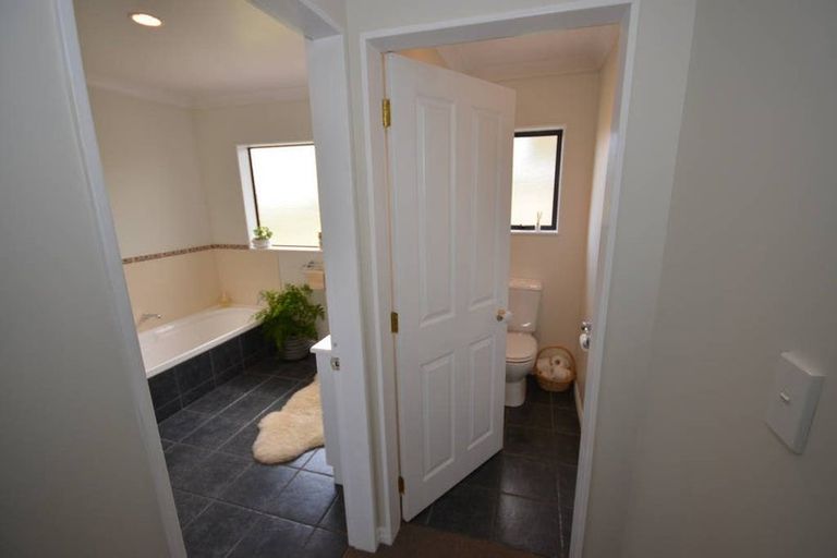 Photo of property in 33 Belk Road South, Omanawa, 3173